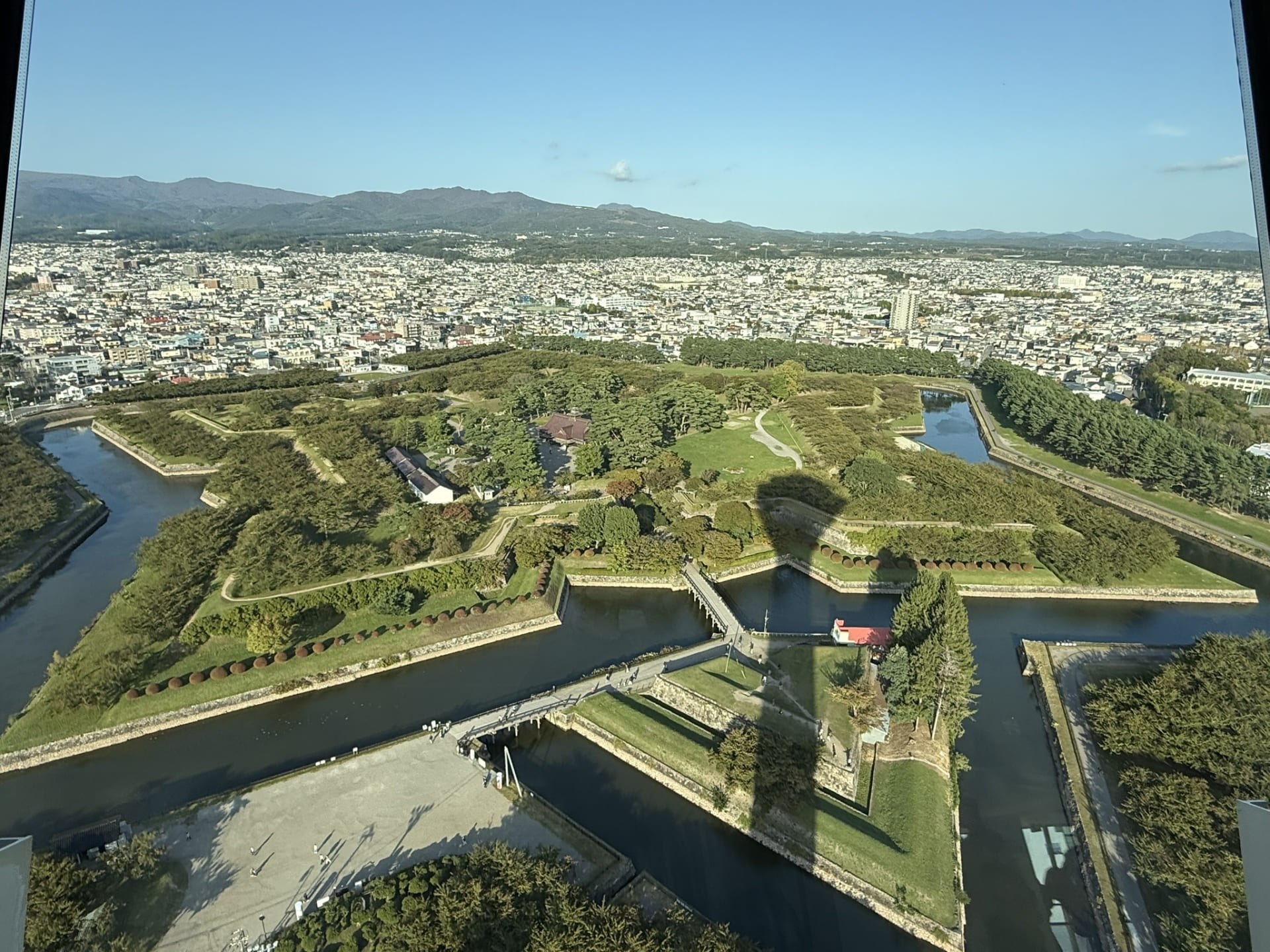 五稜郭タワーから見下ろした五稜郭の星形の堀