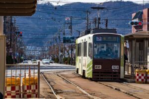 日本の地方都市を走る路面電車
