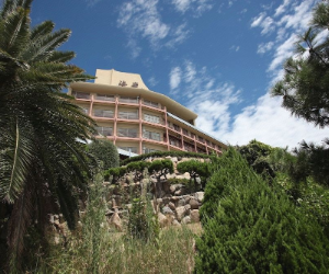 Exterior of Tenku Hotel Kairo